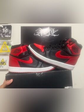 Nike Air Jordan 1 High Retro Satin Bred size 9.5 men